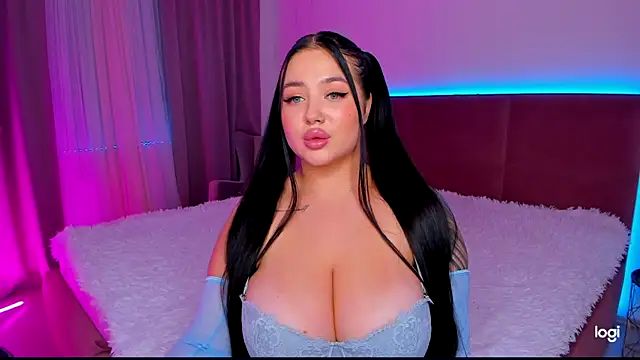 Snapshot of KylieLips chatting on 02/07/25, 06:24 KylieLips online show from 02/07/25, 06:24