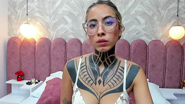 Snapshot of NicoleBlum chatting on 01/16/25, 09:19 NicoleBlum online show from 01/16/25, 09:19