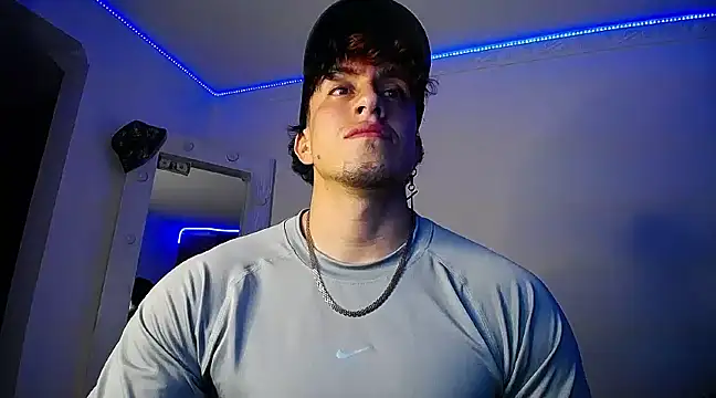 Snapshot of strongboy_ chatting on 12/24/24, 05:27 strongboy online show from 12/24/24, 05:27