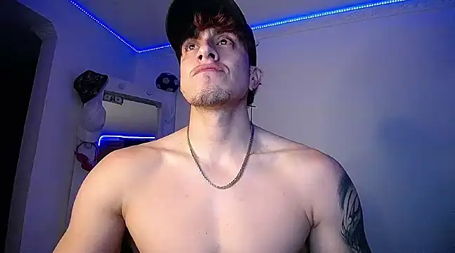 Snapshot of strongboy_ chatting on 12/30/24, 02:42 strongboy online show from 12/30/24, 02:42