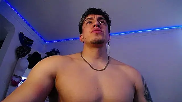 Snapshot of strongboy_ chatting on 10/02/25, 07:10 strongboy online show from 10/02/25, 07:10