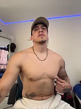 strongboy  online show from 02/12/26, 06:14