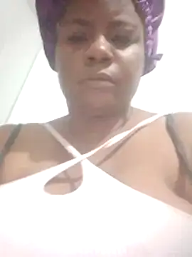 Snapshot of bigtitssxx chatting on 07/16/26, 11:44 bigtitssxx online show from 07/16/26, 11:44