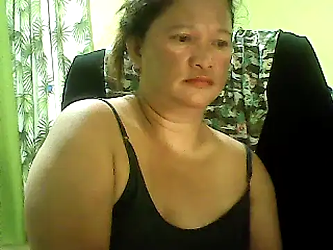 Snapshot of hott_scarlett chatting on 02/02/25, 12:35 hott scarlett online show from 02/02/25, 12:35