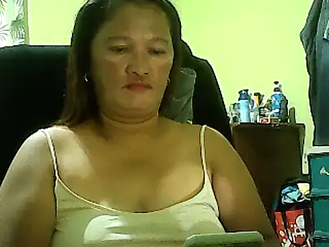 Snapshot of hott_scarlett chatting on 02/09/25, 08:33 hott scarlett online show from 02/09/25, 08:33