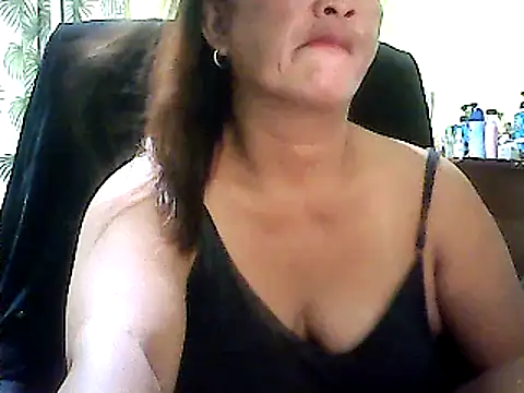 Snapshot of hott_scarlett chatting on 02/15/25, 02:11 hott scarlett online show from 02/15/25, 02:11