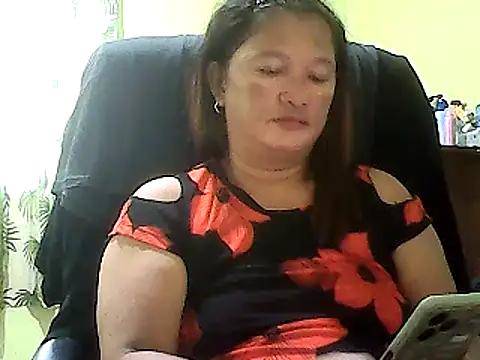 Snapshot of hott_scarlett chatting on 02/16/25, 12:52 hott scarlett online show from 02/16/25, 12:52