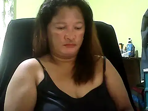 Snapshot of hott_scarlett chatting on 02/20/25, 05:33 hott scarlett online show from 02/20/25, 05:33
