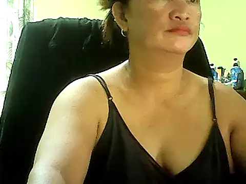 Snapshot of hott_scarlett chatting on 03/02/25, 10:48 hott scarlett online show from 03/02/25, 10:48