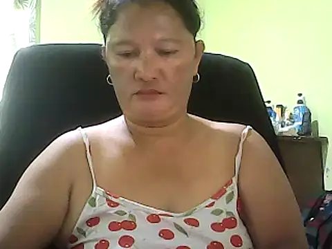 Snapshot of hott_scarlett chatting on 03/13/25, 03:00 hott scarlett online show from 03/13/25, 03:00
