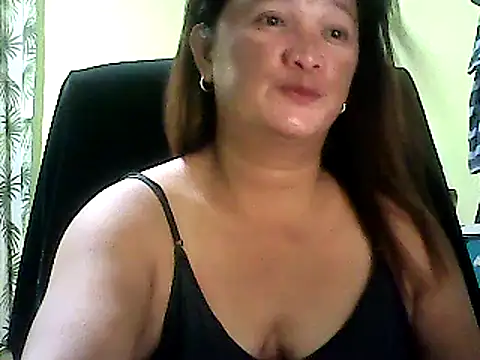 Snapshot of hott_scarlett chatting on 03/16/25, 02:33 hott scarlett online show from 03/16/25, 02:33
