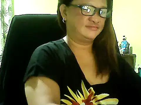 Snapshot of hott_scarlett chatting on 03/21/25, 08:08 hott scarlett online show from 03/21/25, 08:08