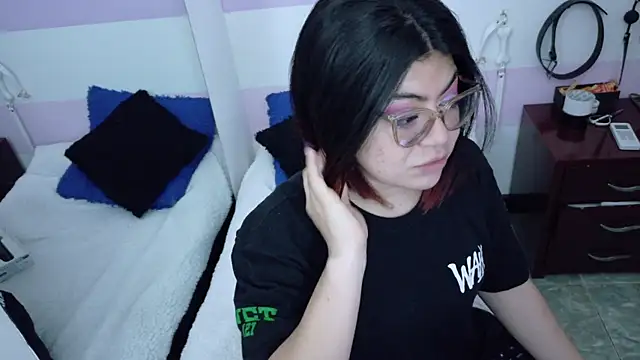 Catwhite  online show from 11/22/25, 01:32