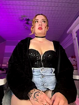 Snapshot of Sam_Thompsoon_ chatting on 11/08/25, 02:12 Sam Thompsoon online show from 11/08/25, 02:12