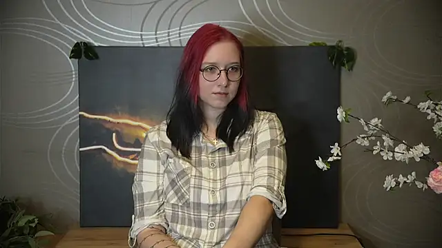 Snapshot of KarenHaan chatting on 10/25/25, 05:15 KarenHaan online show from 10/25/25, 05:15