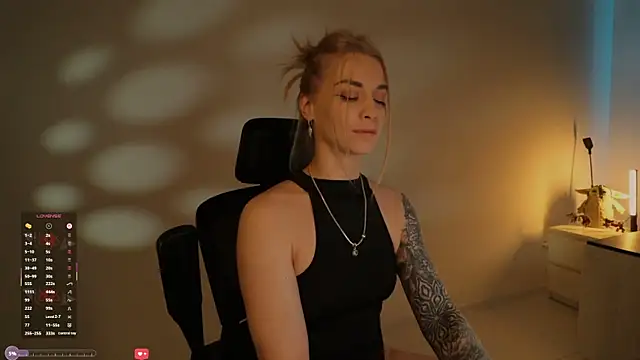 Snapshot of AskAlexa chatting on 11/15/25, 07:05 AskAlexa online show from 11/15/25, 07:05