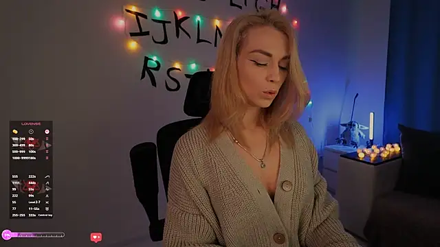 Snapshot of AskAlexa chatting on 11/26/25, 12:28 AskAlexa online show from 11/26/25, 12:28