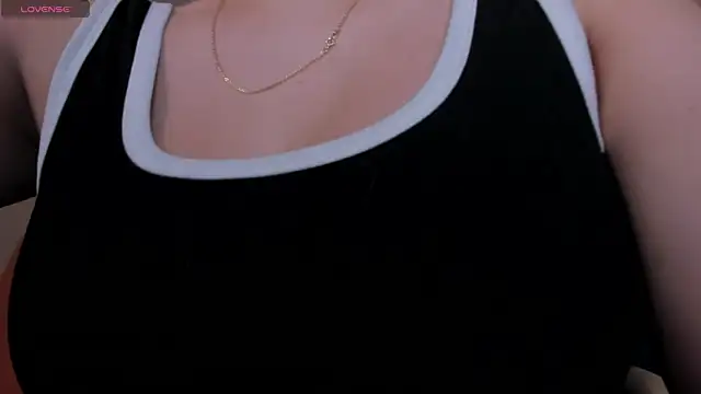 Snapshot of MartinnaBonnet chatting on 03/17/25, 10:27 MartinnaBonnet online show from 03/17/25, 10:27