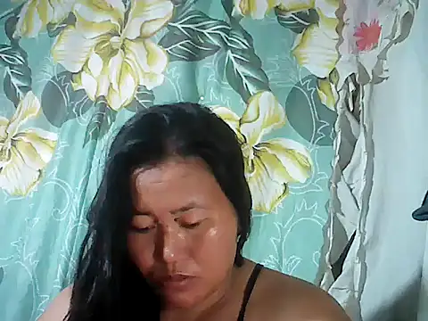 Snapshot of Sexyhorney4u chatting on 10/19/25, 09:43 Sexyhorney4u online show from 10/19/25, 09:43