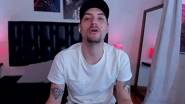 Snapshot of Pleasure_Vibes23 chatting on 02/08/25, 09:04 Pleasure Vibes23 online show from 02/08/25, 09:04