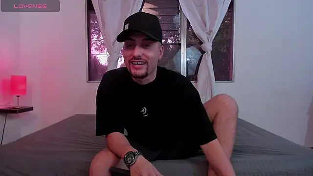 Snapshot of Pleasure_Vibes23 chatting on 02/21/25, 09:11 Pleasure Vibes23 online show from 02/21/25, 09:11