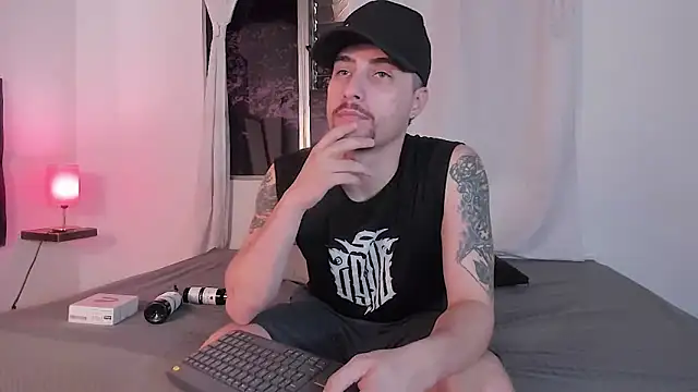 Snapshot of Pleasure_Vibes23 chatting on 02/24/25, 09:20 Pleasure Vibes23 online show from 02/24/25, 09:20