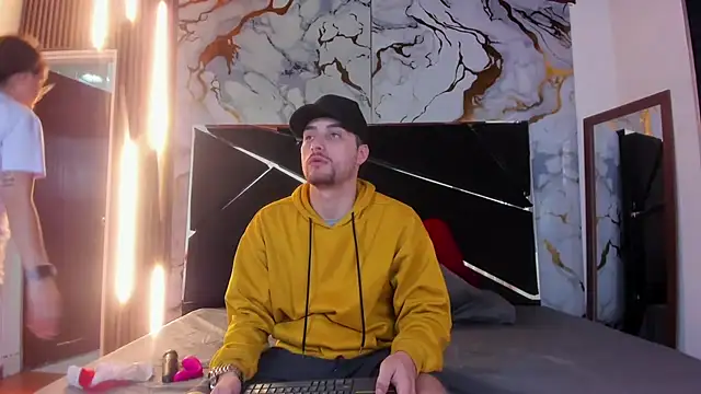 Snapshot of Pleasure_Vibes23 chatting on 03/06/25, 08:37 Pleasure Vibes23 online show from 03/06/25, 08:37