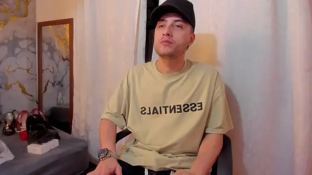 Snapshot of Pleasure_Vibes23 chatting on 03/15/25, 12:47 Pleasure Vibes23 online show from 03/15/25, 12:47