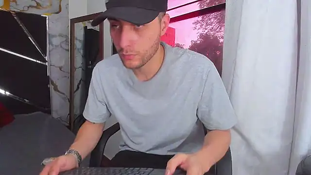 Snapshot of Pleasure_Vibes23 chatting on 03/19/25, 09:16 Pleasure Vibes23 online show from 03/19/25, 09:16