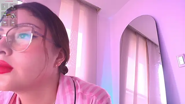 Snapshot of Pleasure_Vibes23 chatting on 10/28/25, 11:14 Pleasure Vibes23 online show from 10/28/25, 11:14