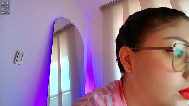 Snapshot of Pleasure_Vibes23 chatting on 11/07/25, 11:10 Pleasure Vibes23 online show from 11/07/25, 11:10