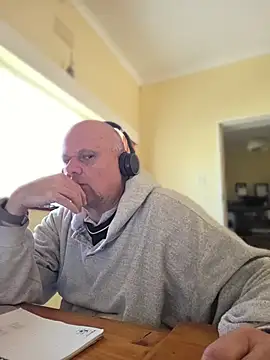Snapshot of DaddyCumBumZA chatting on 06/15/26, 11:34 DaddyCumBumZA online show from 06/15/26, 11:34