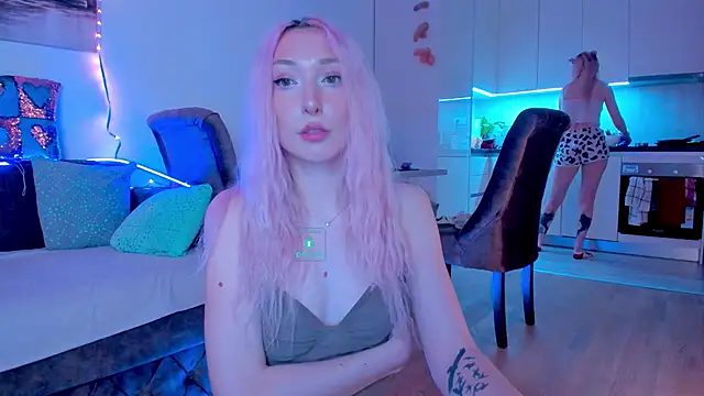 Snapshot of AlexRoseLiRed chatting on 12/15/24, 07:10 AlexRoseLiRed online show from 12/15/24, 07:10