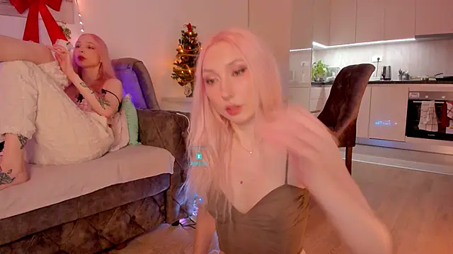 Snapshot of AlexRoseLiRed chatting on 12/31/24, 12:00 AlexRoseLiRed online show from 12/31/24, 12:00