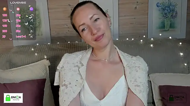 Queenymel online show from 10/04/25, 03:21