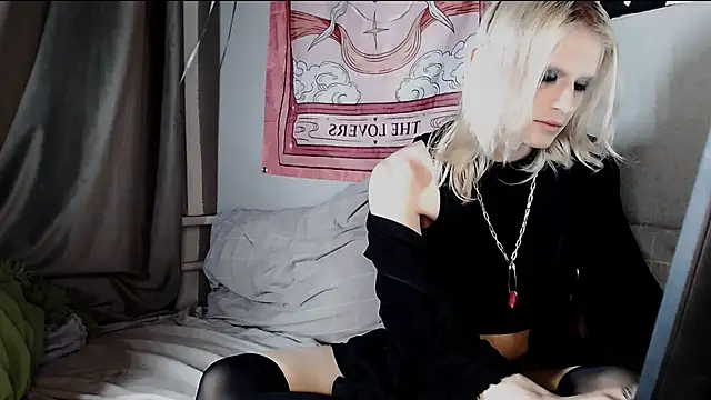 Snapshot of Alien_Bella chatting on 06/04/26, 11:55 Alien Bella online show from 06/04/26, 11:55