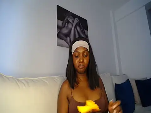 Snapshot of Pretty_Liya08 chatting on 12/03/25, 10:13 Pretty Liya08 online show from 12/03/25, 10:13