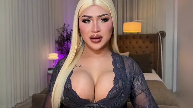 Your Majesty Tyra online show from 10/19/25, 04:02