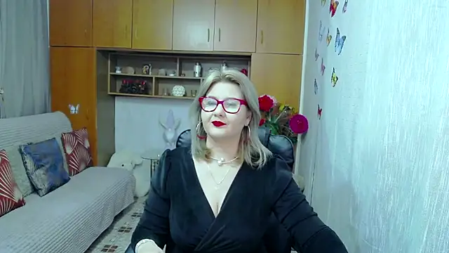 LucilleFenlys online show from 10/20/25, 09:15