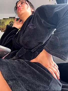 Snapshot of dayra_angels chatting on 01/06/26, 06:11 dayra angels online show from 01/06/26, 06:11