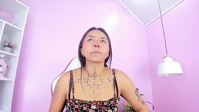 miss soffi  online show from 02/04/25, 12:33