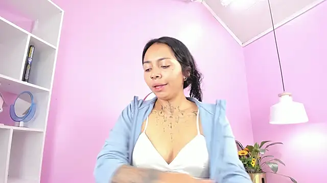 miss soffi  online show from 03/06/25, 12:19