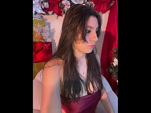 Snapshot of loolla_23 chatting on 12/18/25, 10:05 loolla 23 online show from 12/18/25, 10:05