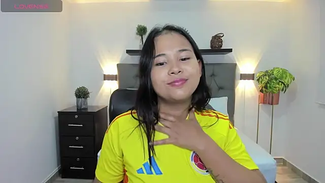 Snapshot of isabella_florez chatting on 02/22/25, 11:46 isabella florez online show from 02/22/25, 11:46