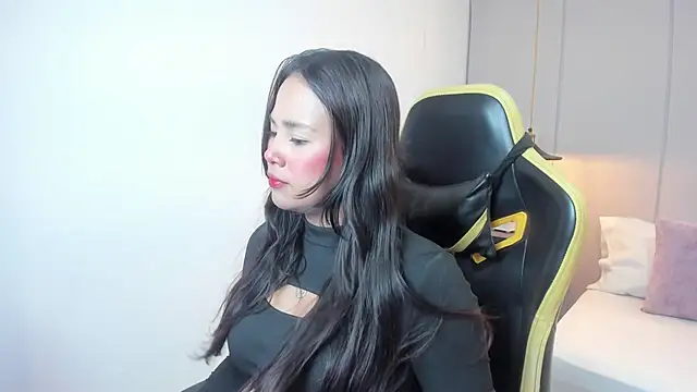 isabella florez online show from 04/24/26, 02:14