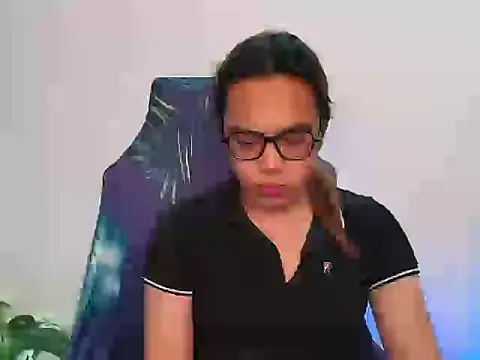 Your PrettyGirlxxx online show from 05/13/26, 08:34