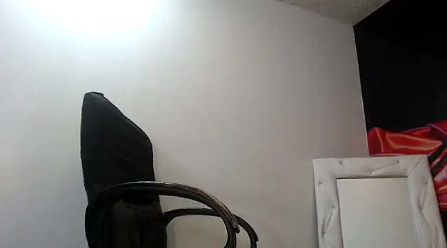 Snapshot of Hana___ chatting on 03/21/25, 09:23 Hana online show from 03/21/25, 09:23