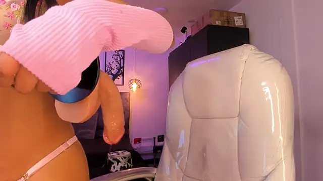 Olivia ds online show from 12/29/24, 03:54