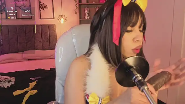 Olivia ds online show from 10/23/25, 04:34