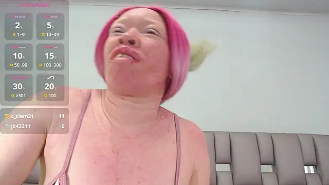 Kittywhiteass online show from 11/15/25, 02:24